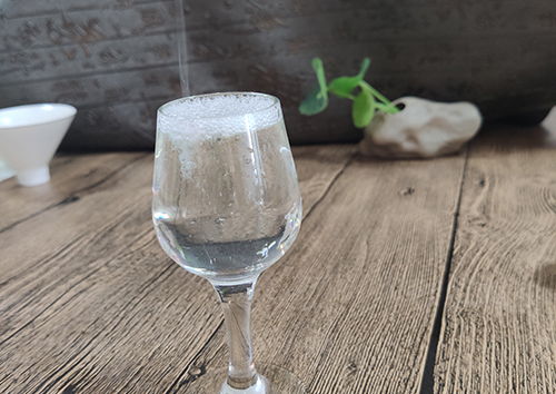 赖茅与郎哥 中档酱酒市场策略的异同分析